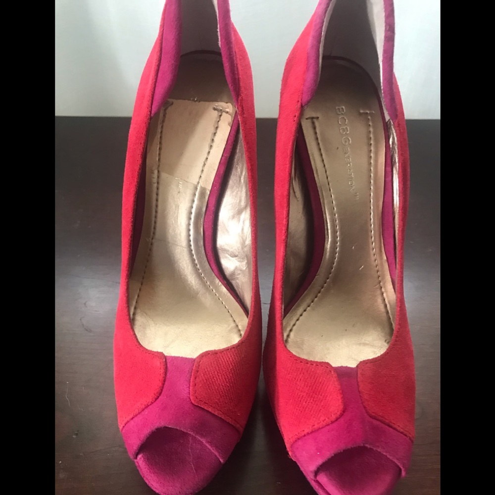 BRAND NEW BCBG Fuchsia Leather Heels size  8/38